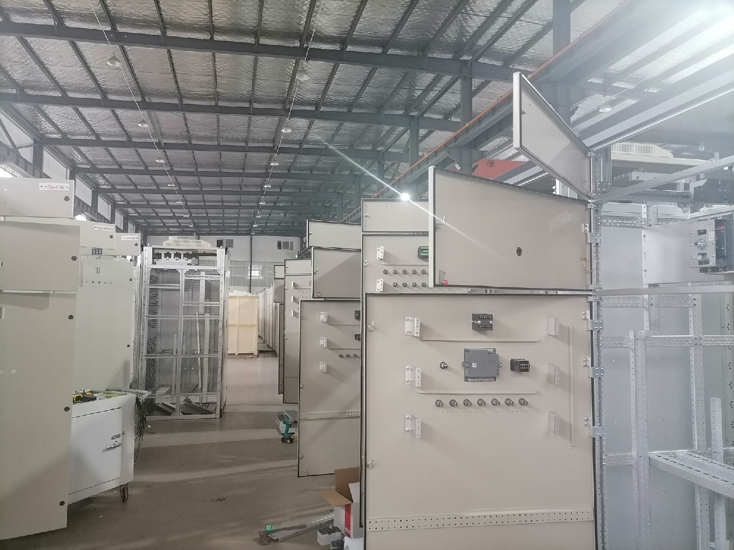 出口印尼低压开关柜得润电气在生产