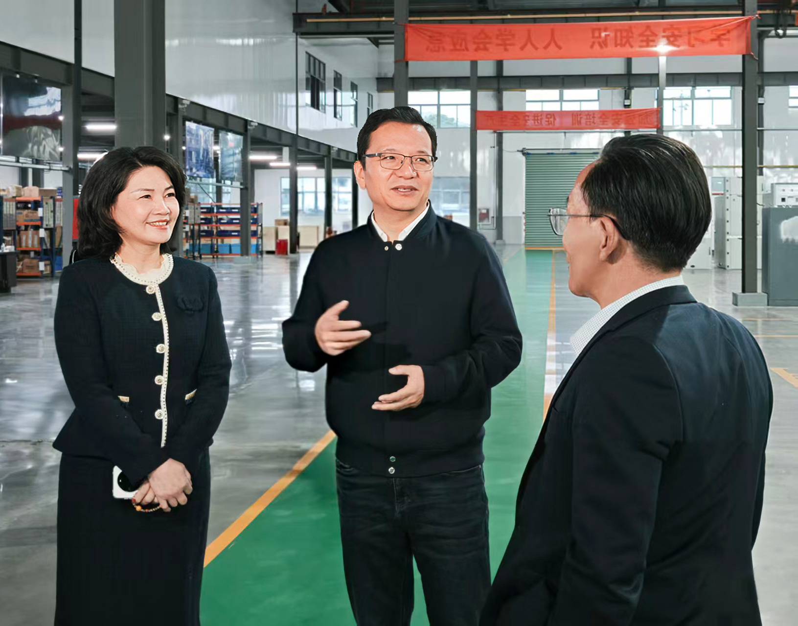 李孝鸿书记一行在公司董事长王青、总经理刘琴芳等核心管理人员